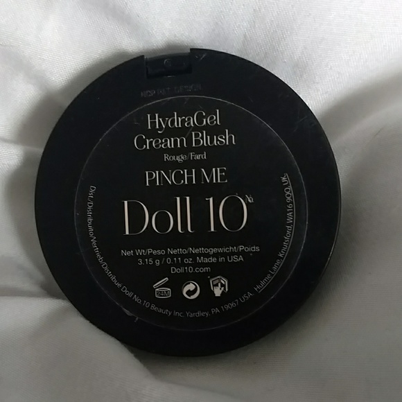 Doll10 cream blush in the in the color pinch me - Picture 2 of 4